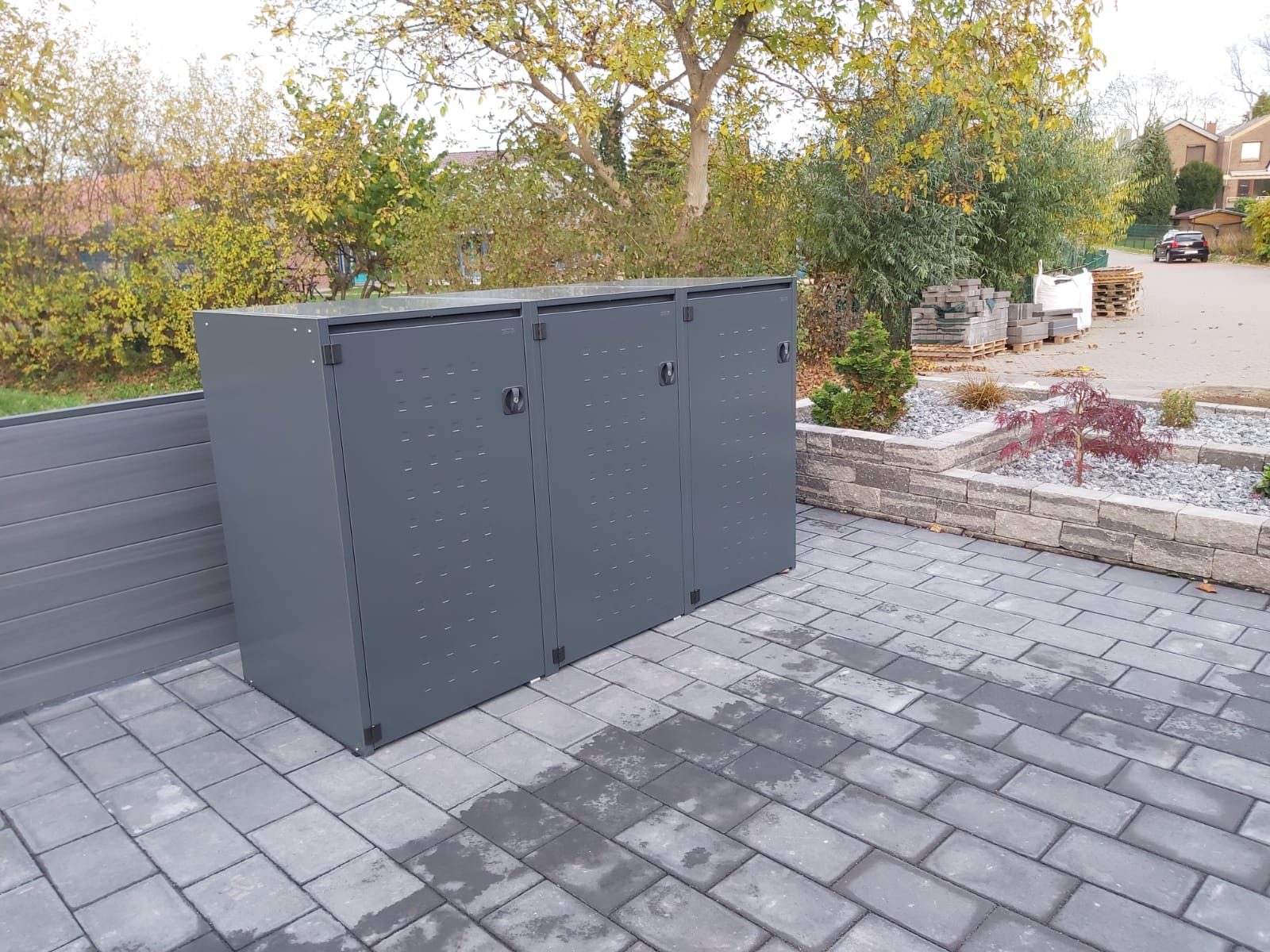 Müllbox Typ Boxxi Stahl verzinkt Anthrazit RAL-7016 mit Kipp-Deckel für 3x 240L – Bild 6